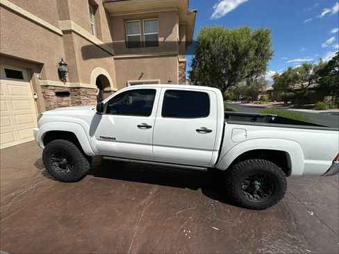 Used 2005 Toyota Tacoma PreRunner RWD image 17
