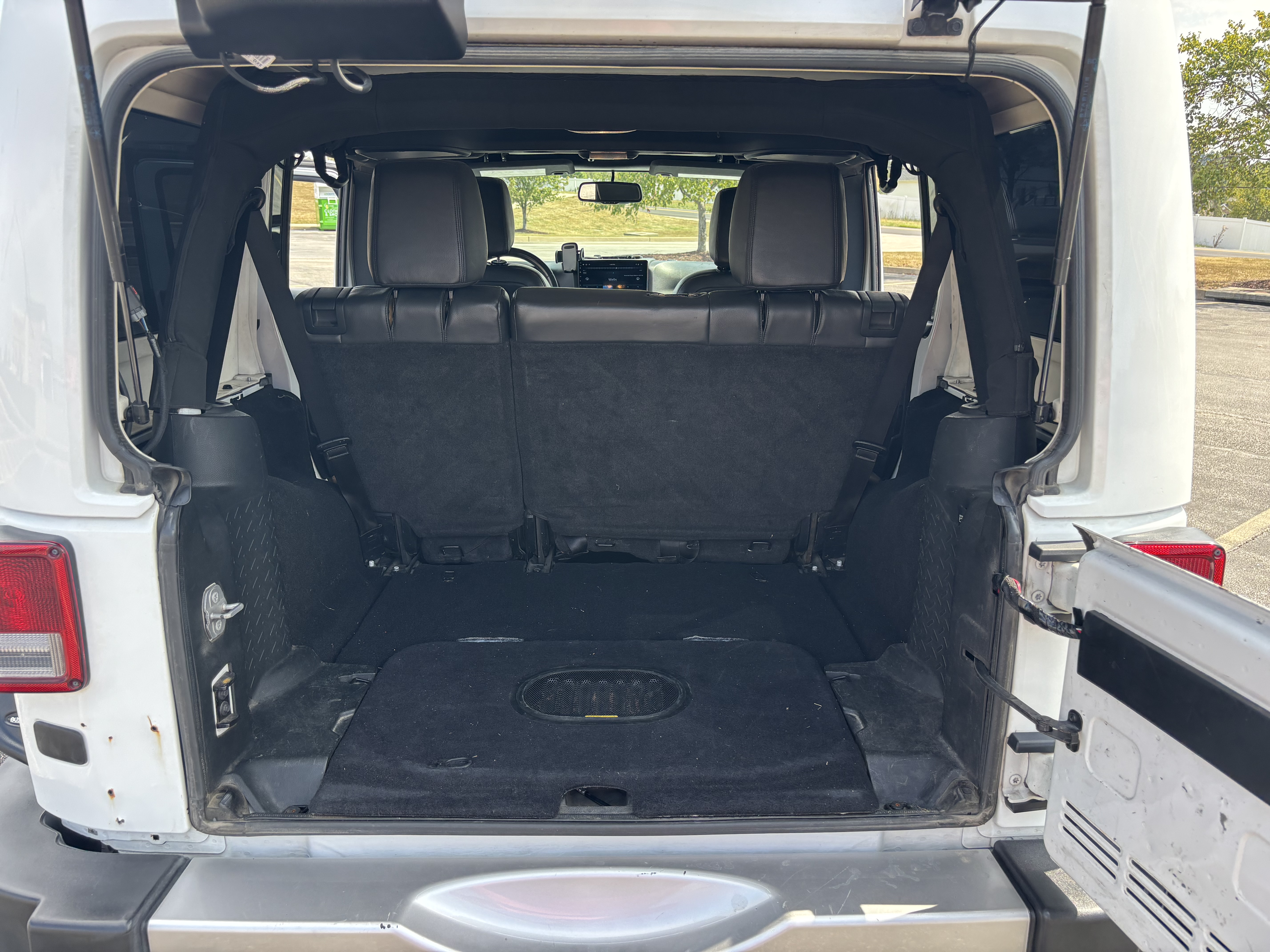 Used 2017 Jeep Wrangler Unlimited Sahara w/ Connectivity Group AWD/4WD image 14