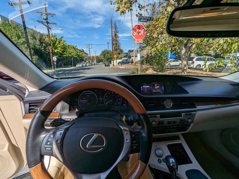 Used 2015 Lexus ES 300h 300h Sedan 4D image 10