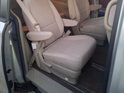 Used 2019 Kia Sedona L image 10