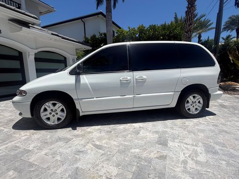 Used 1996 Dodge Caravan ES FWD image 12