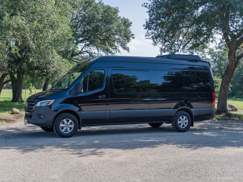 Used 2023 Mercedes-Benz Sprinter 2500 image 5