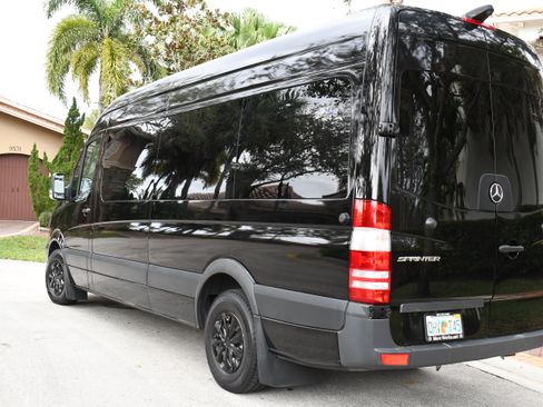 Used 2018 Mercedes-Benz Sprinter 3500 image 10