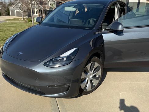 Used 2023 Tesla Model Y Long Range image 9