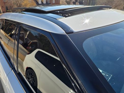 Used 2018 Land Rover Range Rover Velar S image 9