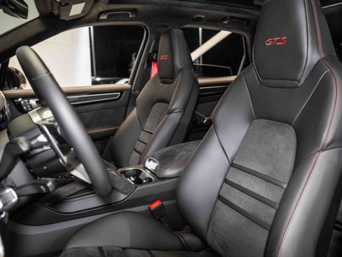 Used 2023 Porsche Cayenne GTS image 10