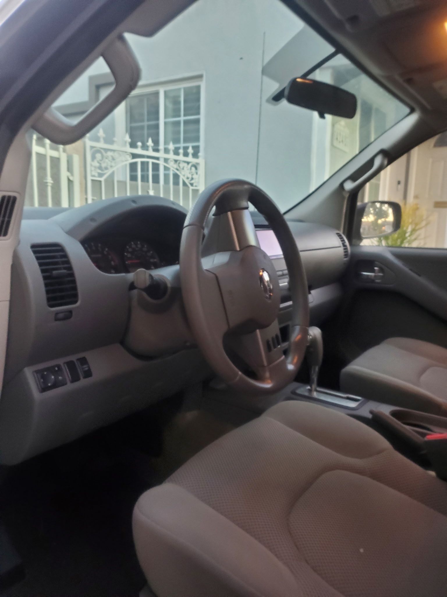 Used 2012 Nissan Frontier SV RWD image 6