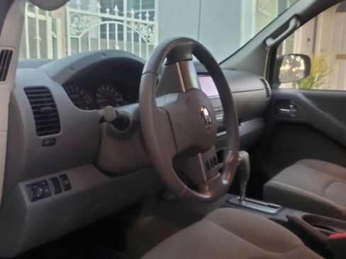 Used 2012 Nissan Frontier SV RWD image 6