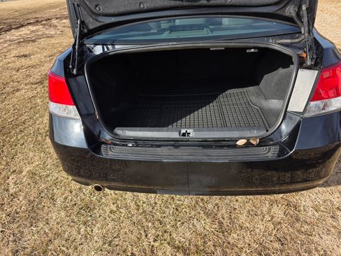 Used 2011 Subaru Legacy 2.5i Limited image 14