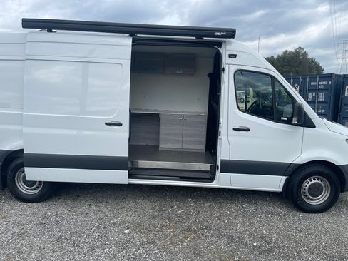 Used 2021 Mercedes-Benz Sprinter 2500 image 8