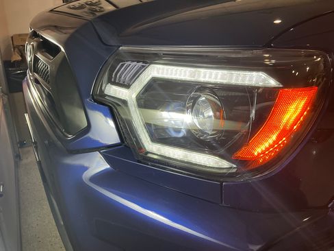 Used 2014 Toyota Tacoma PreRunner image 31