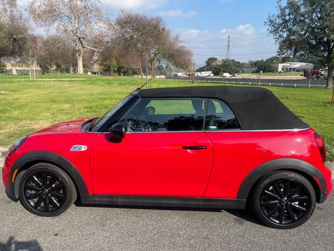 Used 2019 MINI Cooper S w/ Premium Package image 1