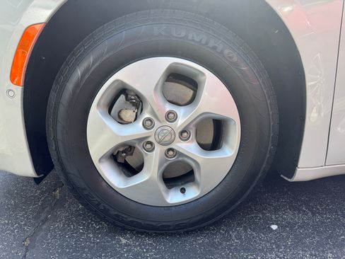 Used 2017 Chrysler Pacifica Touring-L Plus w/ Advanced Safetytec Group image 11