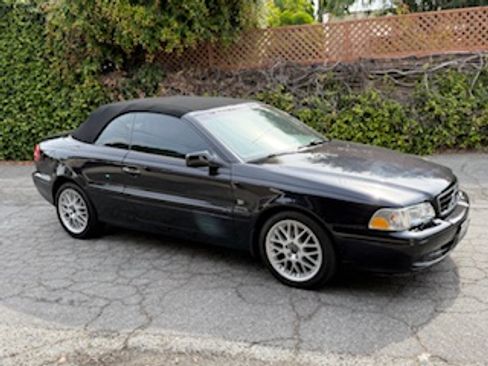 Used 2004 Volvo C70 HT FWD image 1
