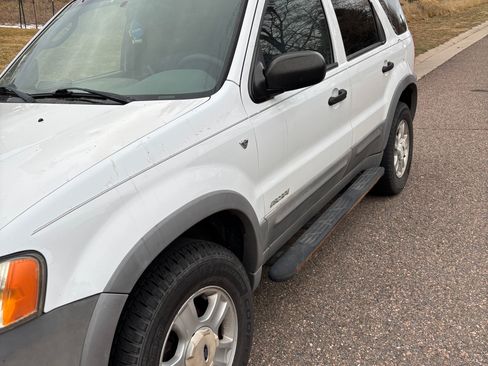 Used 2001 Ford Escape XLT image 2