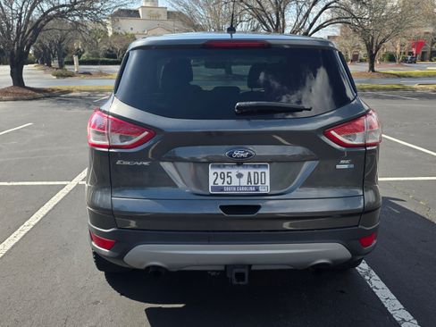 Used 2016 Ford Escape SE image 9