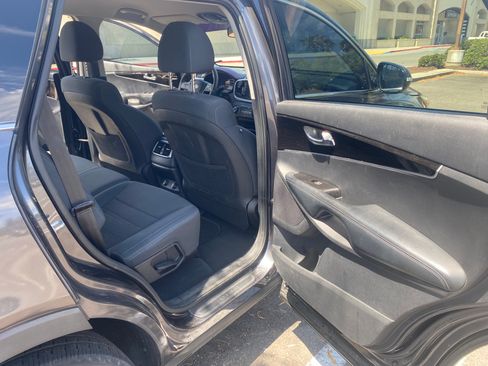 Used 2019 Kia Sorento FWD image 15