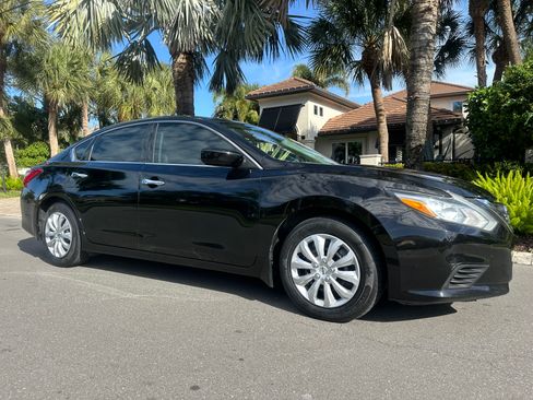 Used 2017 Nissan Altima 2.5 S w/ Power Driver Seat Package image 2