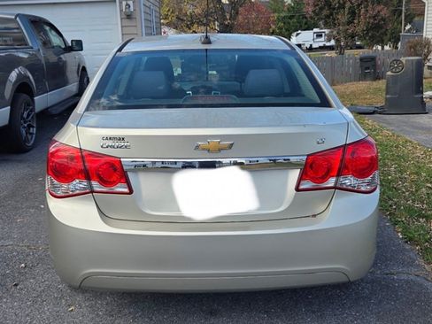Used 2016 Chevrolet Cruze LT w/ Technology Package image 2