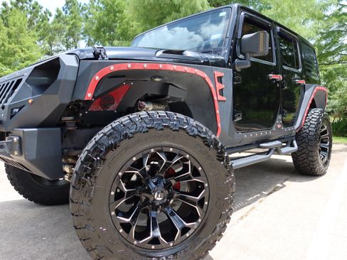 Used 2015 Jeep Wrangler Unlimited Sahara AWD/4WD image 4