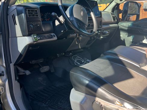 Used 2001 Ford F350 4x4 Crew Cab Super Duty image 9