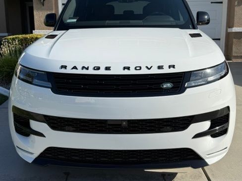 Used 2025 Land Rover Range Rover Sport Dynamic SE AWD/4WD image 2