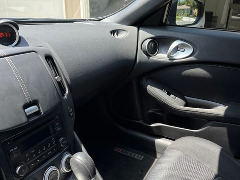 Used 2016 Nissan 370Z Coupe RWD image 12