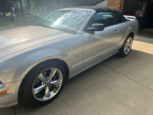 Used 2006 Ford Mustang GT Premium image 11