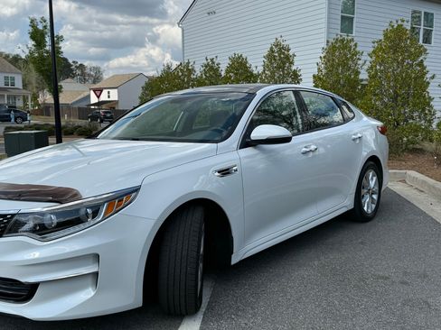 Used 2016 Kia Optima EX w/ Premium Package image 8