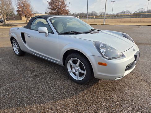 Used 2001 Toyota MR2 image 4