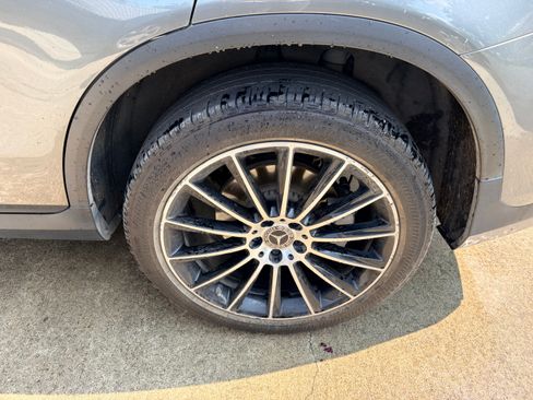 Used 2019 Mercedes-Benz GLC 300 4MATIC image 5