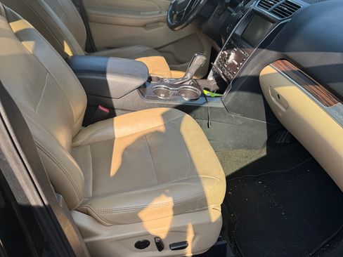 Used 2016 Ford Explorer Limited w/ Equipment Group 301A image 4