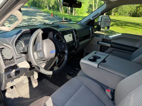 Used 2017 Ford F150 XLT w/ Equipment Group 302A Luxury AWD/4WD image 6