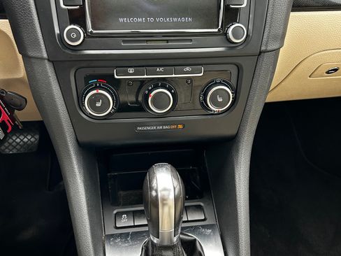 Used 2013 Volkswagen Jetta SE image 16