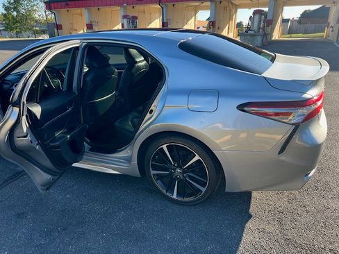 Used 2018 Toyota Camry XSE image 5