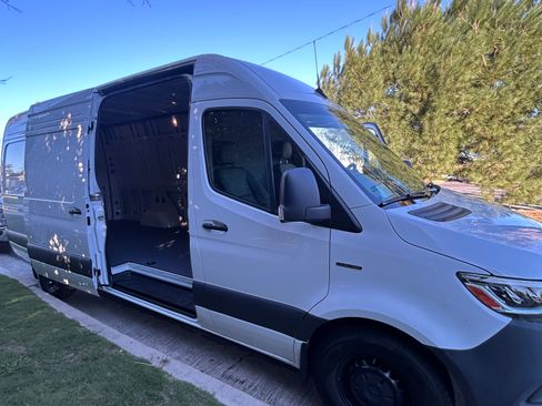 Used 2024 Mercedes-Benz eSprinter 170 Cargo image 11