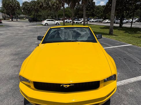 Used 2006 Ford Mustang Convertible RWD image 8