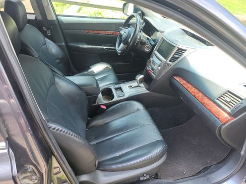 Used 2010 Subaru Outback 2.5i Limited image 11