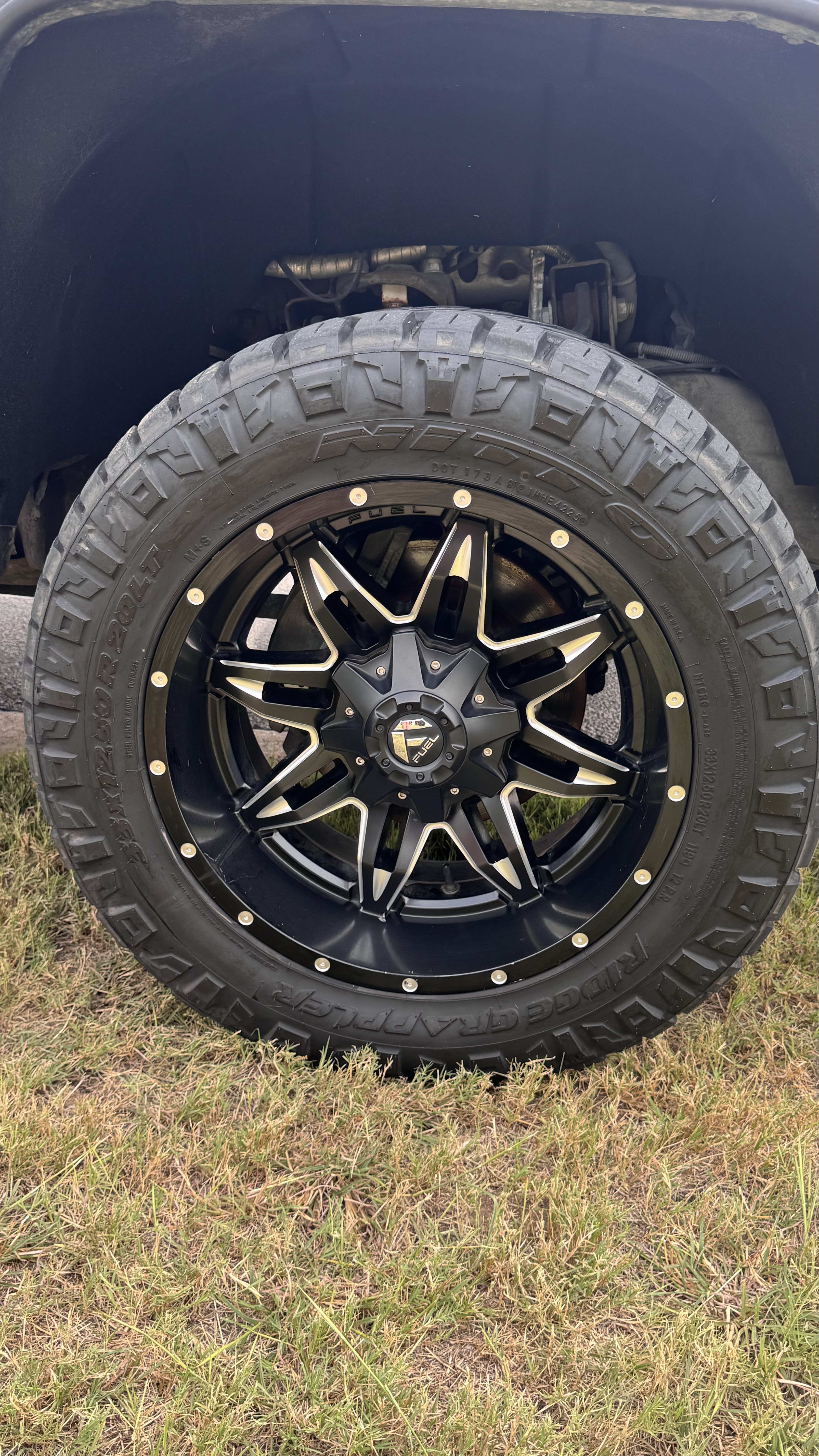 Used 2016 GMC Sierra 2500 SLT w/ Duramax Plus Package AWD/4WD image 14