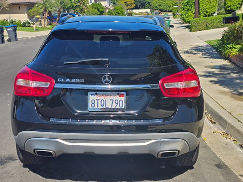 Used 2019 Mercedes-Benz GLA 250 250 Sport Utility 4D image 5