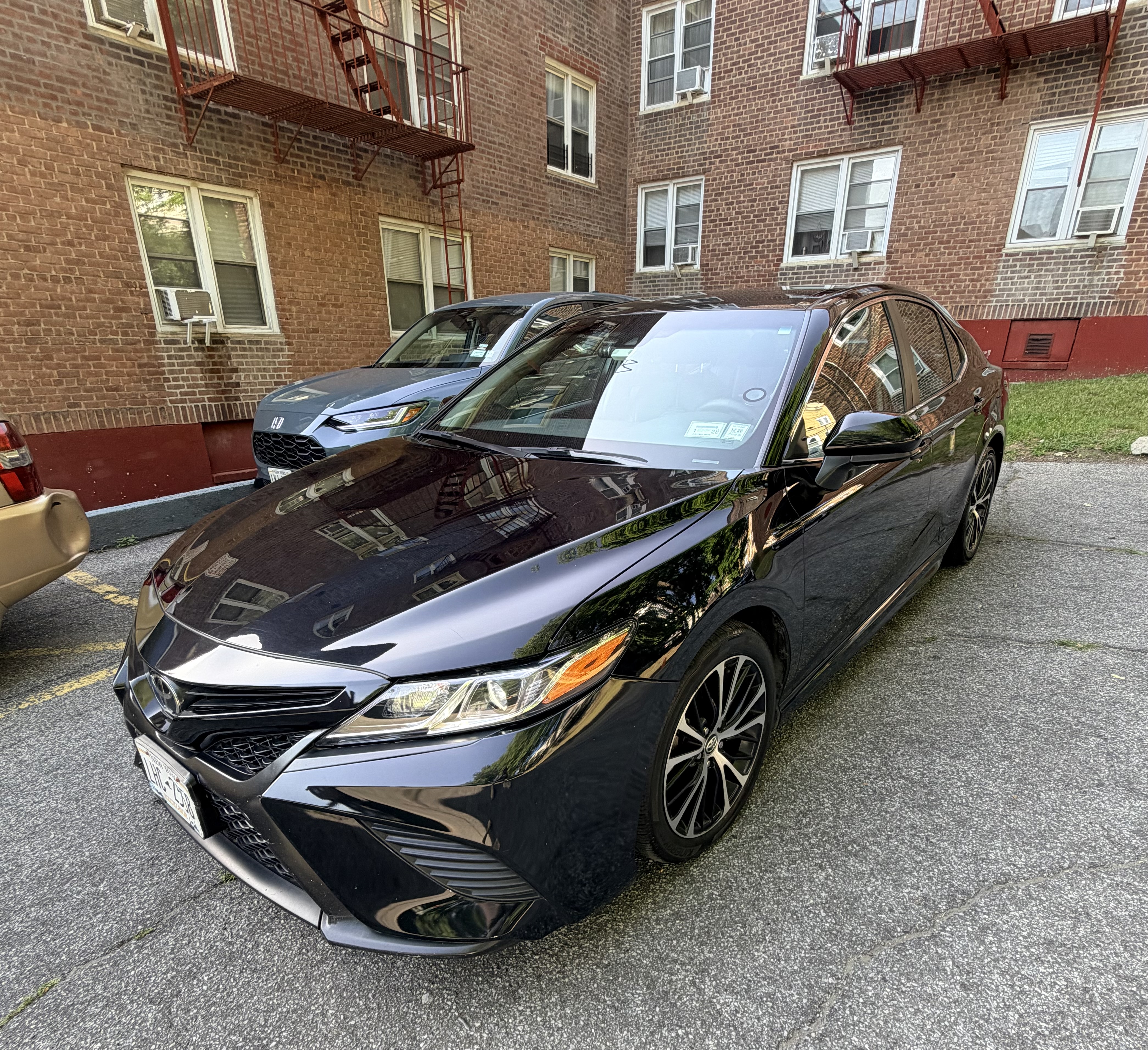 Used 2018 Toyota Camry SE FWD image 8