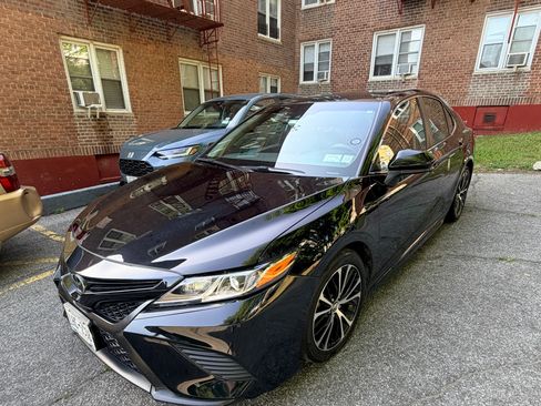 Used 2018 Toyota Camry SE FWD image 8