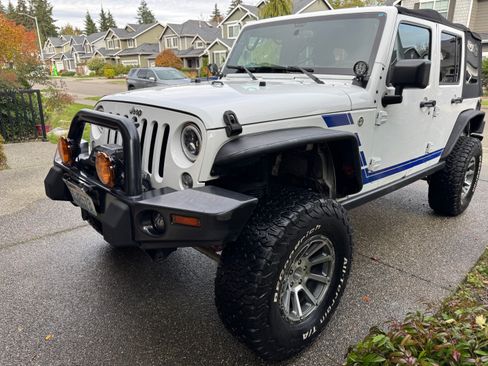 Used 2017 Jeep Wrangler Unlimited Sport w/ Quick Order Package 23S AWD/4WD image 2
