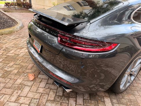 Used 2018 Porsche Panamera image 2