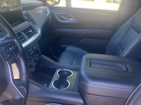 Used 2023 Chevrolet Suburban Premier image 9