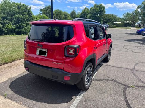 Used 2015 Jeep Renegade Trailhawk AWD/4WD image 10