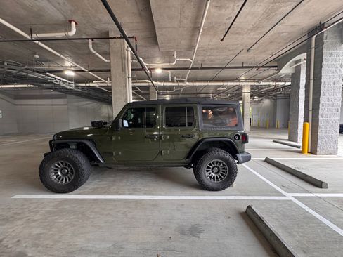 Used 2022 Jeep Wrangler Unlimited Sport AWD/4WD image 2