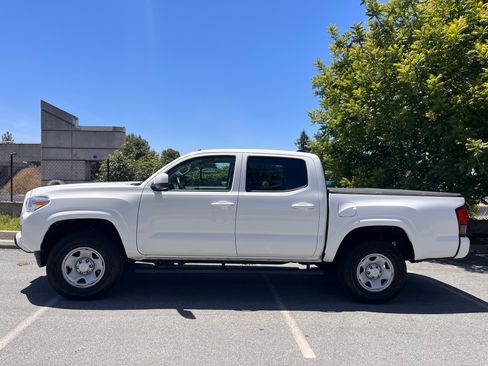 Used 2021 Toyota Tacoma SR AWD/4WD image 4