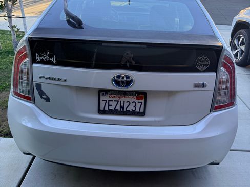 Used 2014 Toyota Prius Five image 5