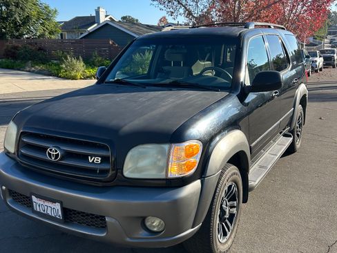 Used 2004 Toyota Sequoia SR5 image 2